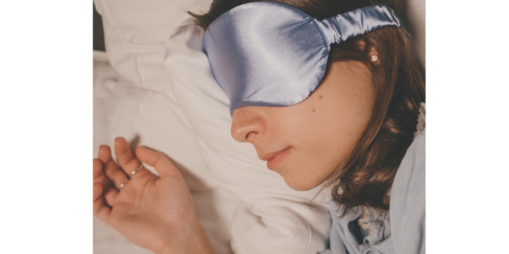 寝屋川のサロンReiにて、電流デトックスで自律神経を整え、施術後に睡眠の質が向上した40代女性のイメージ。